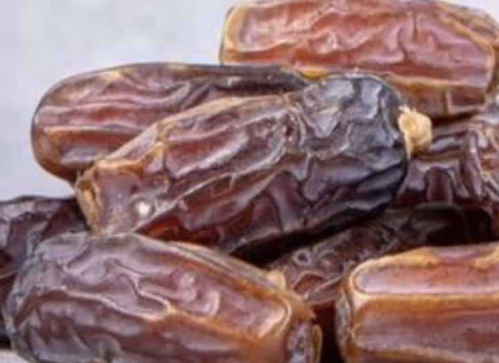 A Delicious and Nutritious Treat: Dates Soaked in Milk