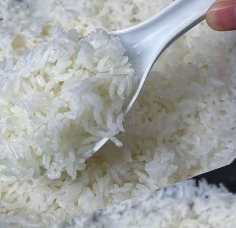 Adding only water when cooking rice is a big mistake. I will share with you the secret that hotels use