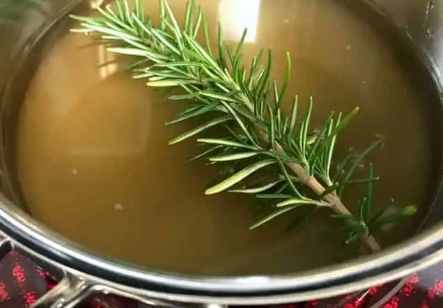 This Liquid Cleans Blood Vessels: Rosemary in White Wine