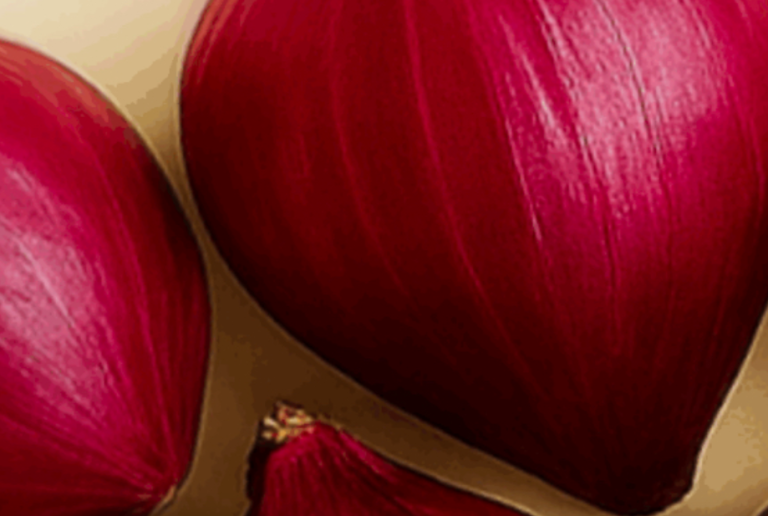 Natural red onion drink to treat inflammation and strengthen the body