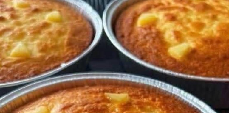 These look like pineapple cakes! Here’s a possible recipe for pineapple cake in English